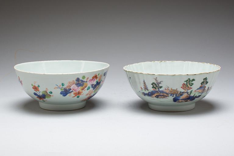 SKÅLAR, 2 st. Porslin, Kina. Qianlong 1736-95.