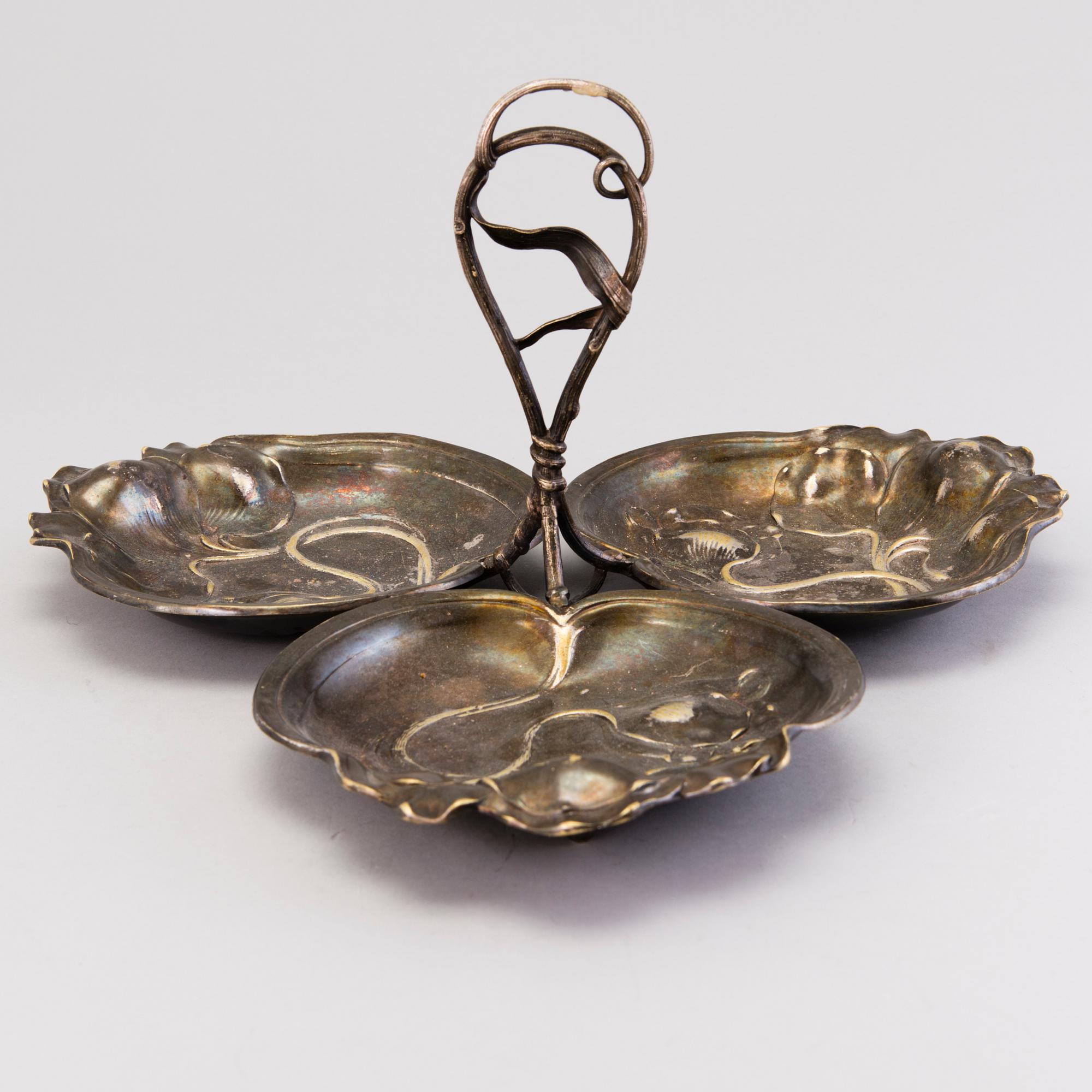 A silver-plate brass serving dish, Fraget, Warsaw, circa 1896-1914.