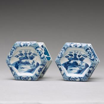 A pair of blue and white salts, Qing dynasty, Kangxi (1662-1722).