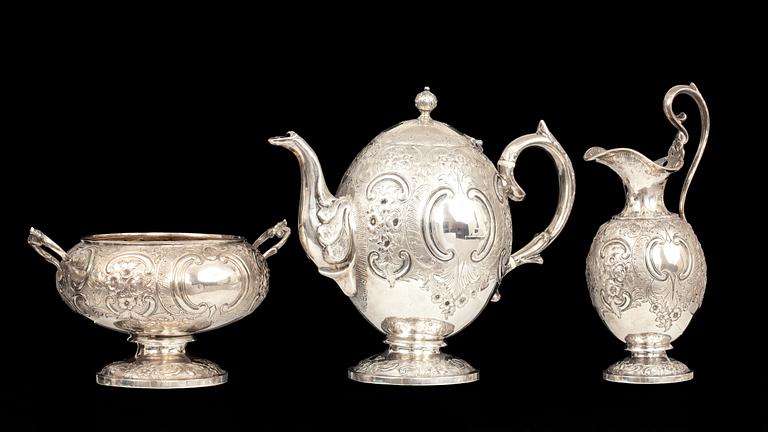 TESERVIS, 3 delar, silver, Nyrokoko, Millidge & Son, Edinburgh, Skottland, 1861. Tot vikt ca 1500 g.