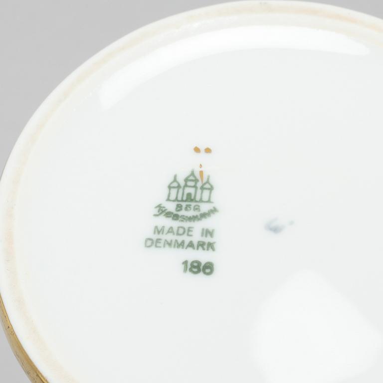 A 57 pcs"Måsen" porcelian dinner service by Bing & Gröndahl, the latter half of the 20th Century.