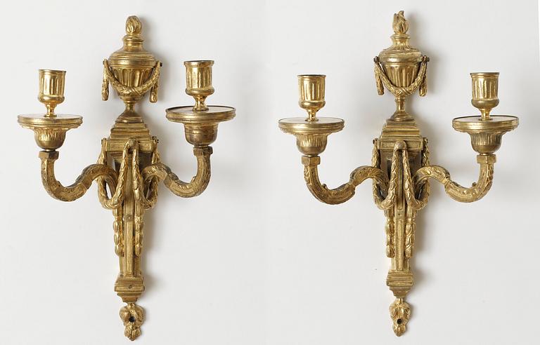 APPLIQUER, för två ljus, ett par. Louis XVI-stil, 1800-tal.