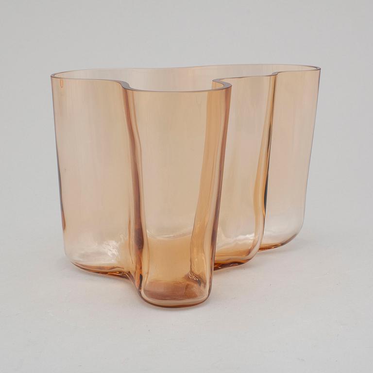ALVAR AALTO, VAS, 'Savoy', glas, signerad Alvar Aalto Iittala 1936-1996.