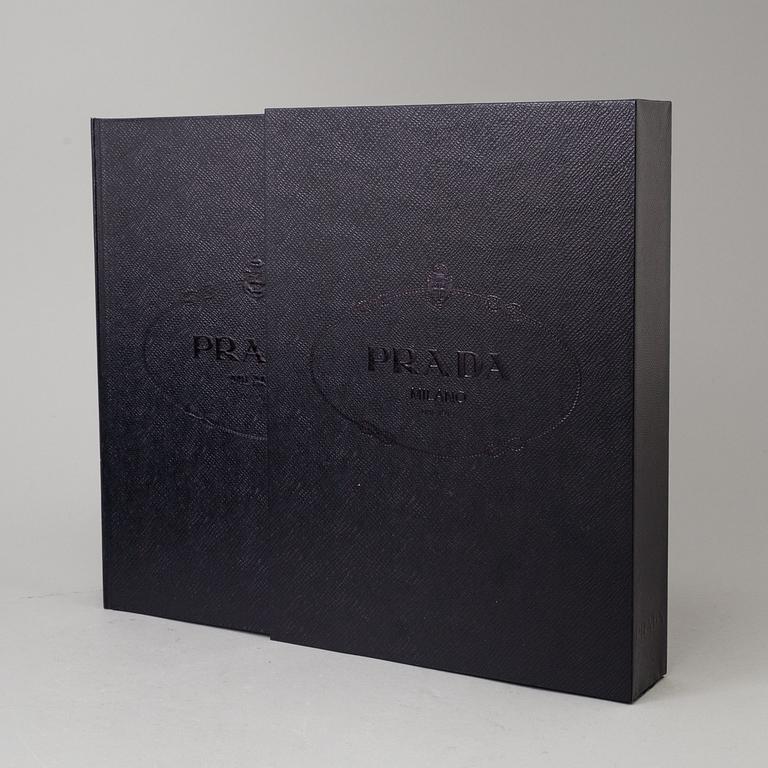 KOSTYM- / MODEBÖCKER,  3 volymer, 19/2000-tal.