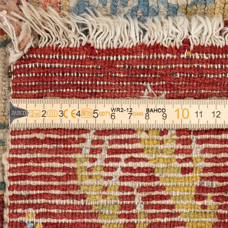 Matta, antik Tibet, omkring 1900, ca 168x84 cm.