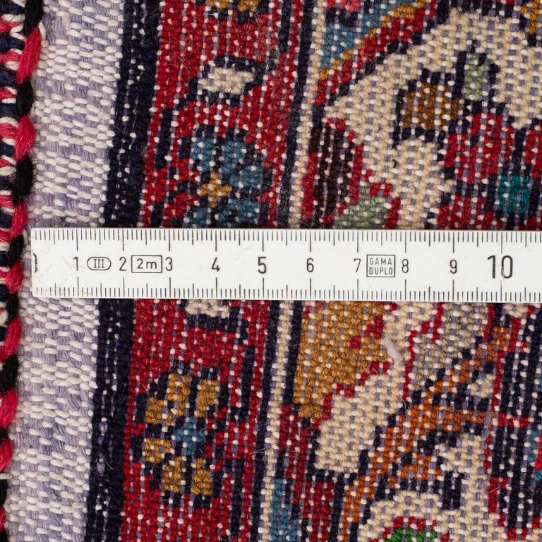 A carpet, Hamadan 200 x 134 cm.