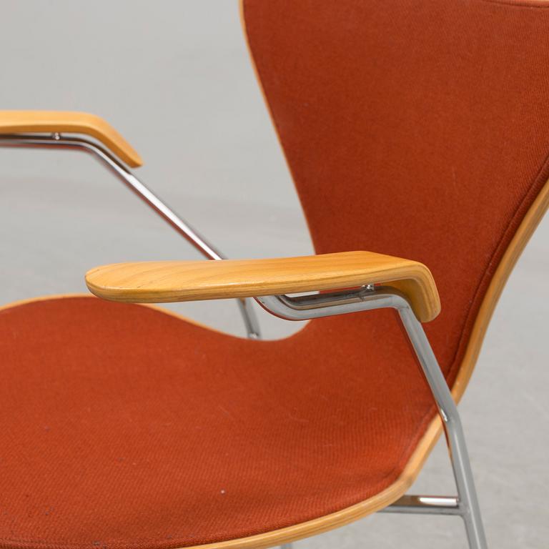 ARNE JACOBSEN, a 'Seven' beech chair from Fritz Hansen, 1980.