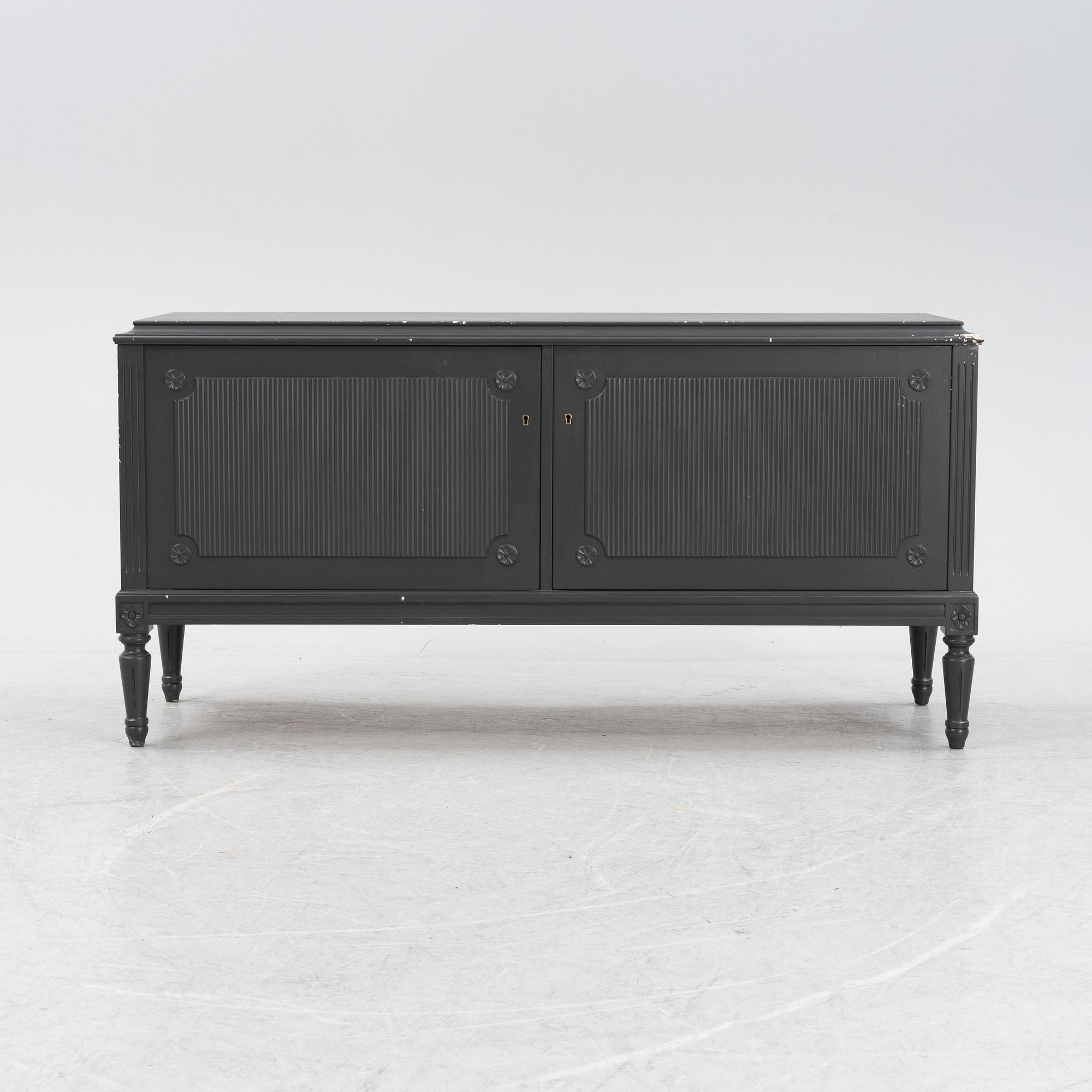 Sideboard, gustaviansk stil, 1900-talets andra hälft.