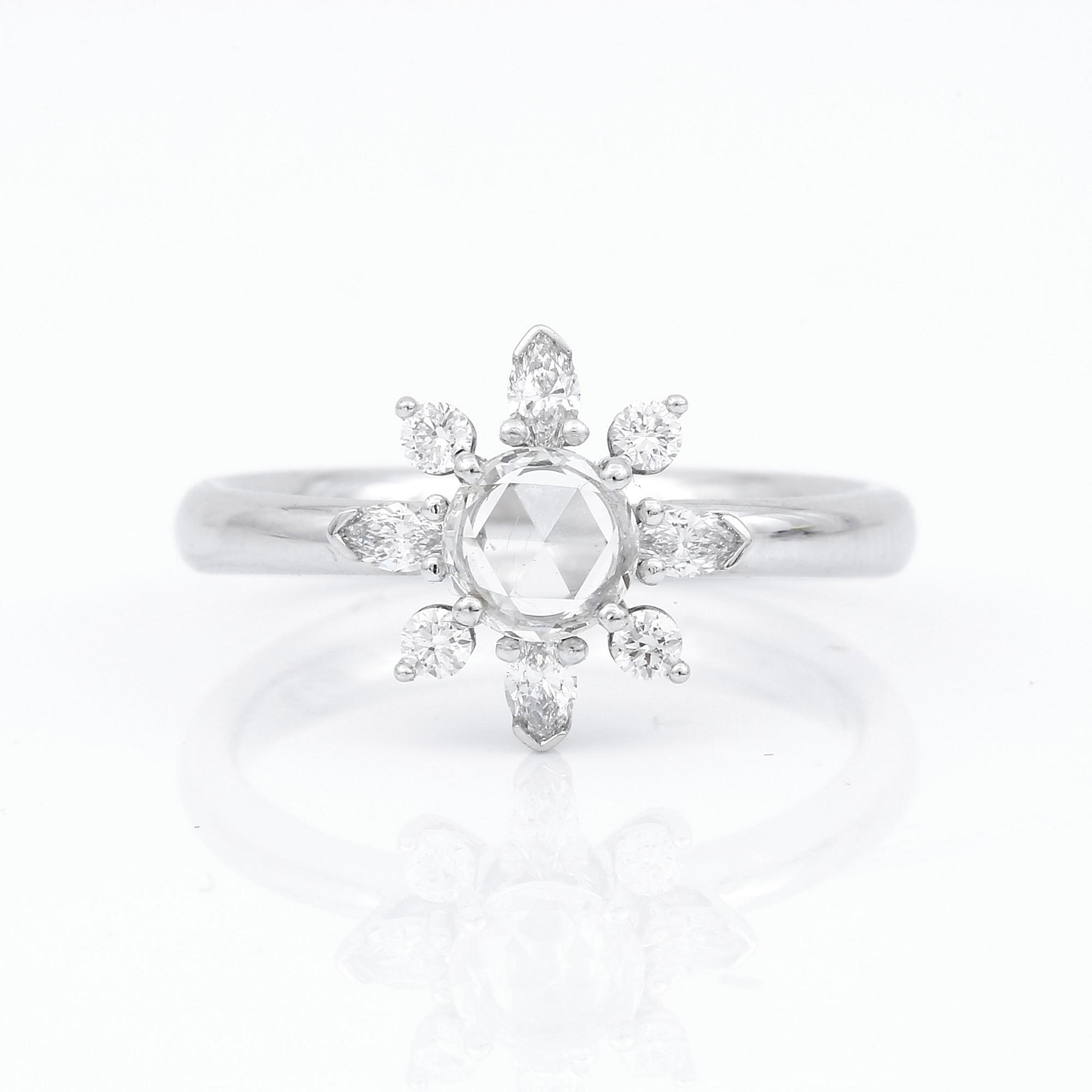 RING, 18K vitguld med rosenslipad diamant 0,33 ct och markis samt briljantslipade diamanter tot ca  0,34 ct. Vikt 4,53 g.