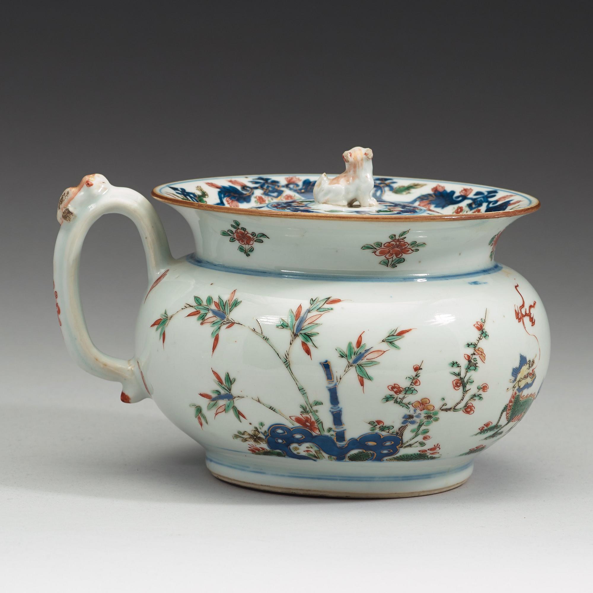 A porcelain chamber pot and cover, Qing dynasty, early 18th Century.