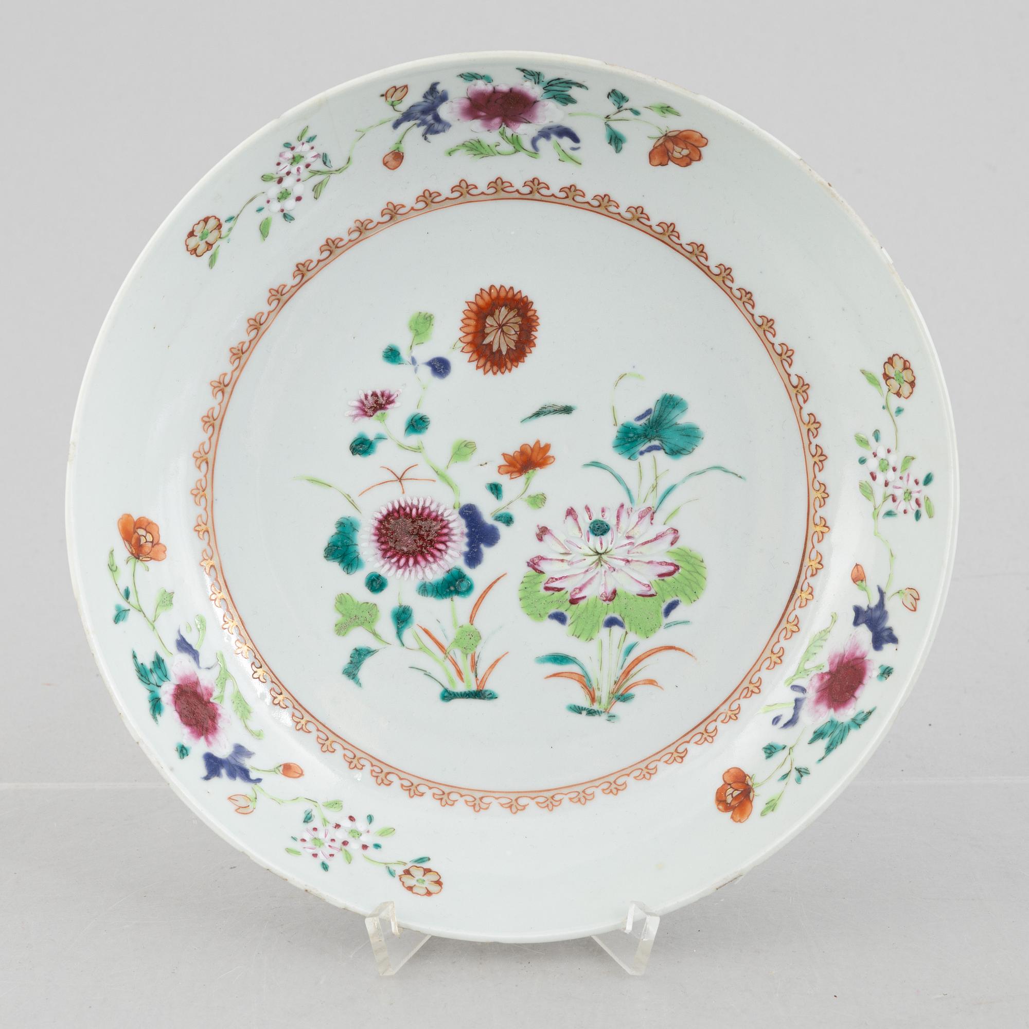 A Famille Rose export porcelain dish, China, Qianlong (1736-95).