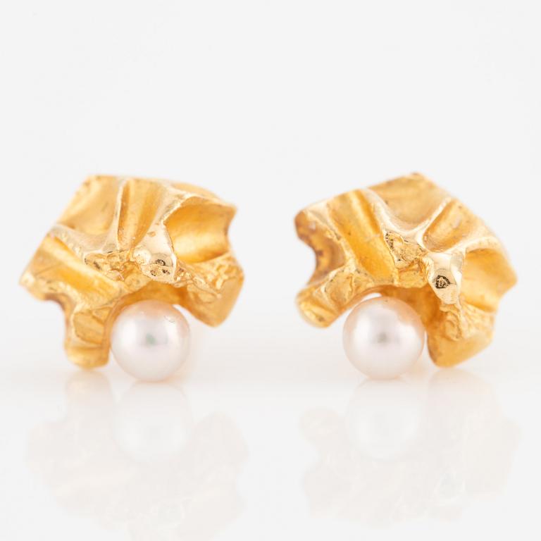 Björn Weckström, Lapponia, örhängen, "Saana", 18K guld med pärlor.
