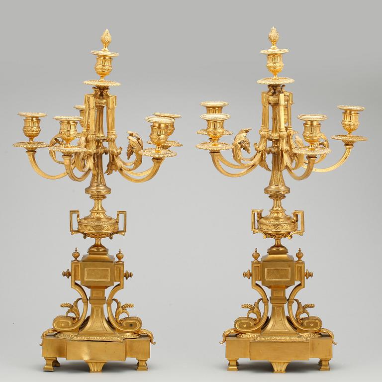 KANDELABRAR, ett par, förgylld brons, Louis XVI-stil, 1800-talets andra hälft.