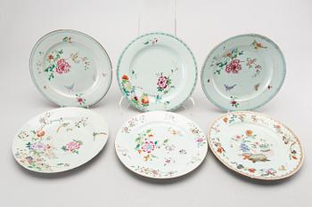 A set of six Chinese Qianlong porcelain plates.