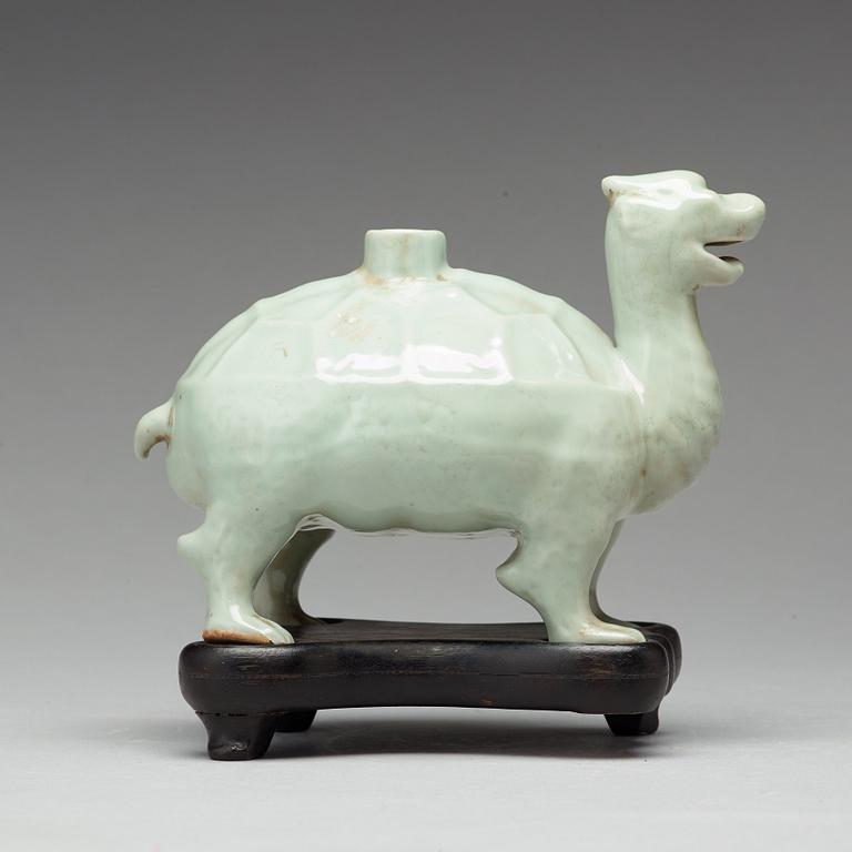 A celadon glazed water dropper, Qing dynasty (1644-1912).