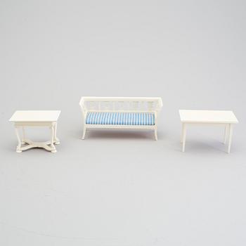 A lot of 17 pieces of doll house furniture by Nolbyn Värmländskt hantverk first half of the 20th century.