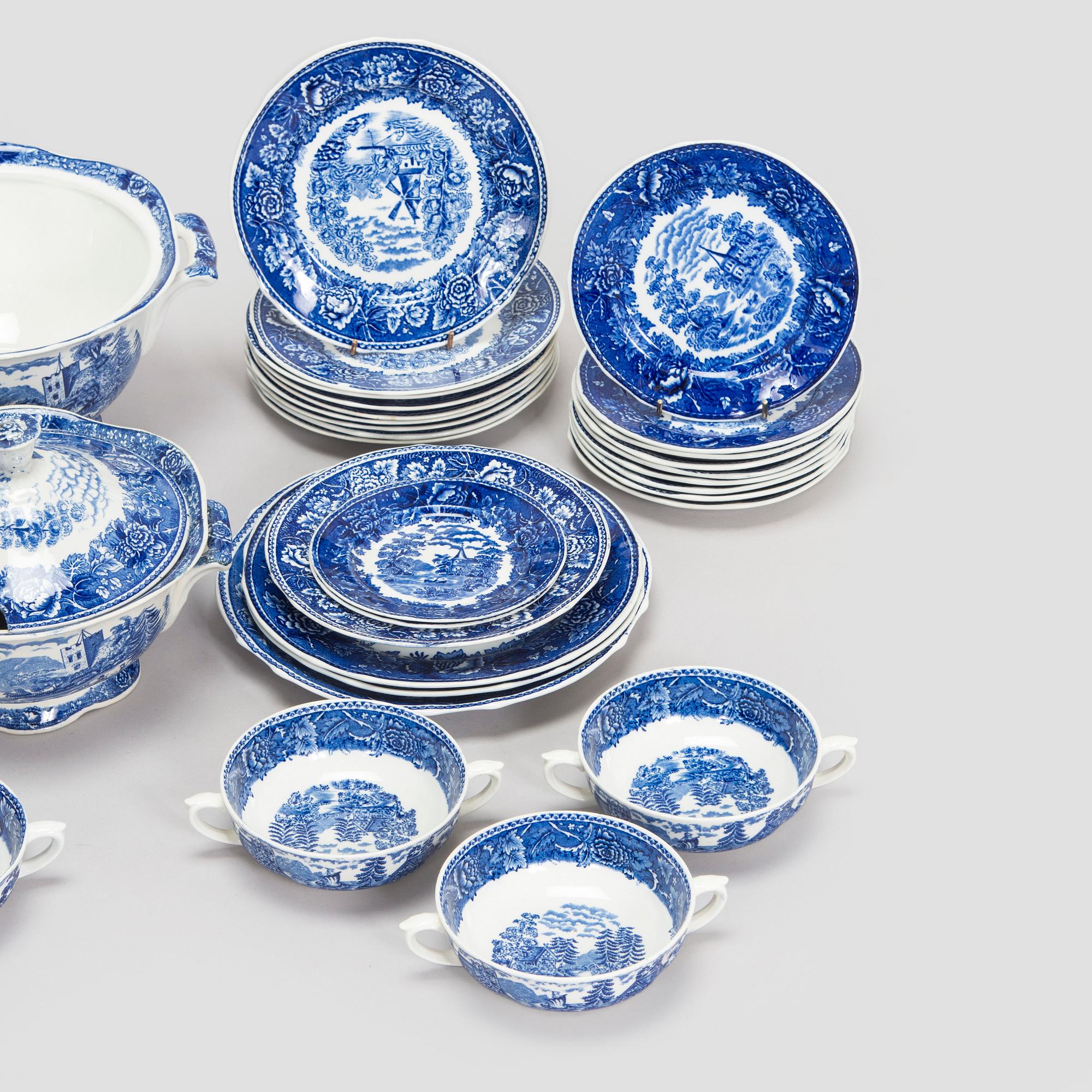 Astiaston osia, 45 osaa, ”Maisema” (Landskap), fajanssia, Reinhard Richter, Arabia, 1964–1971.