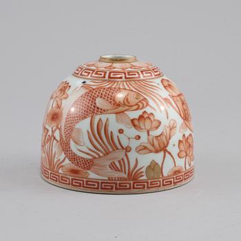 TUSCHBEHÅLLARE, porslin, Kina, 1900-tal.