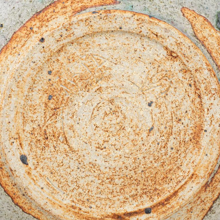 KYLLIKKI SALMENHAARA, a stoneware plate, signed, Arabia, Finland.