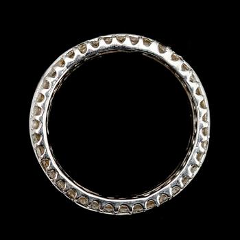 RING, 8 k vitguld, briljantslipade diamanter tot ca 1.0 ct, princesslipade safirer tot ca 2.55 ct.