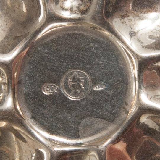 TESIL MED STÄLL, silver 800, skaft i ben, möjligen Italien 1900-talets första hälft. Tot. vikt 119 g.