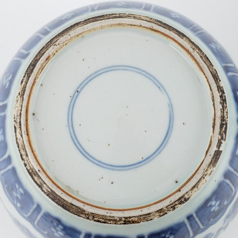 A pair of Chinese blue and white jars, Qing dynasty, 18th Century.