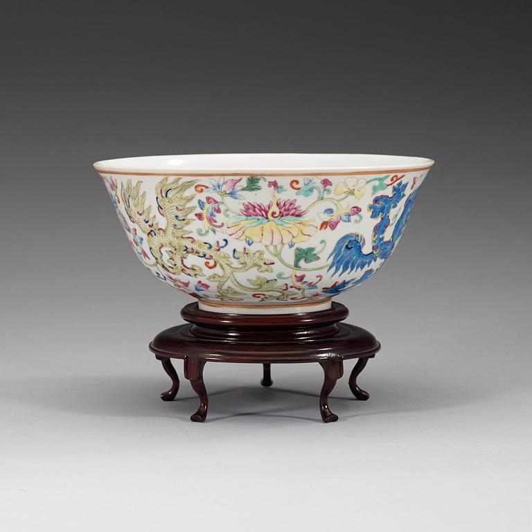 A famille rose Phoenix bowl, Qing dynasty, with Guangxu six character mark and period (1875-1908).