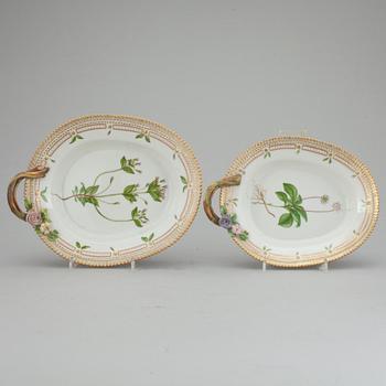 FAT, 2 stycken, porslin, "Flora Danica", Royal Copenhagen.