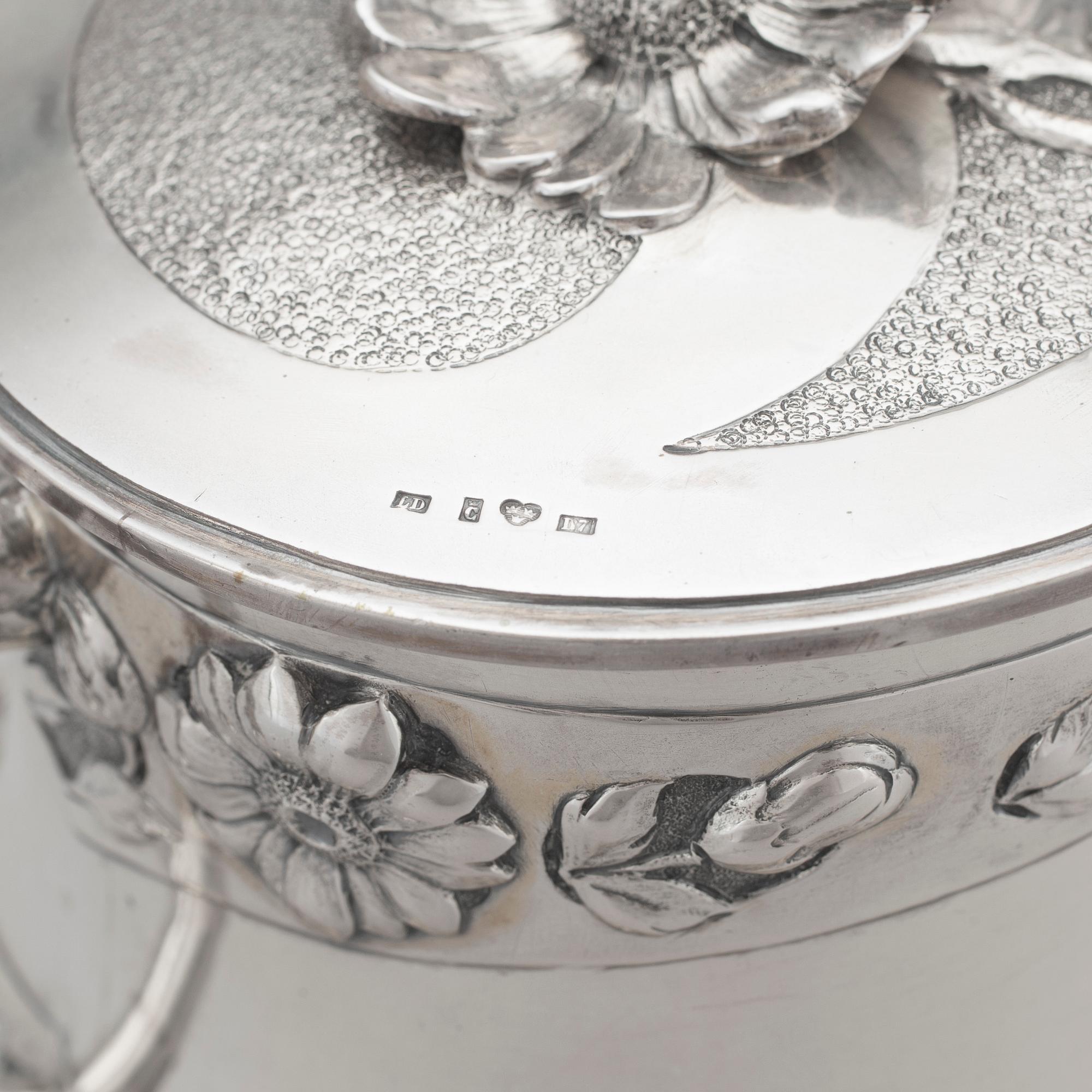 KAFFESERVIS, tre delar, silver, jugend, Lars Dahlberg Kristianstad 1906. Total vikt ca 1390 gram.