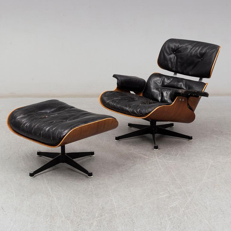 CHARLES & RAY EAMES, fåtölj och fotpall "Lounge chair", Herman Miller, USA.