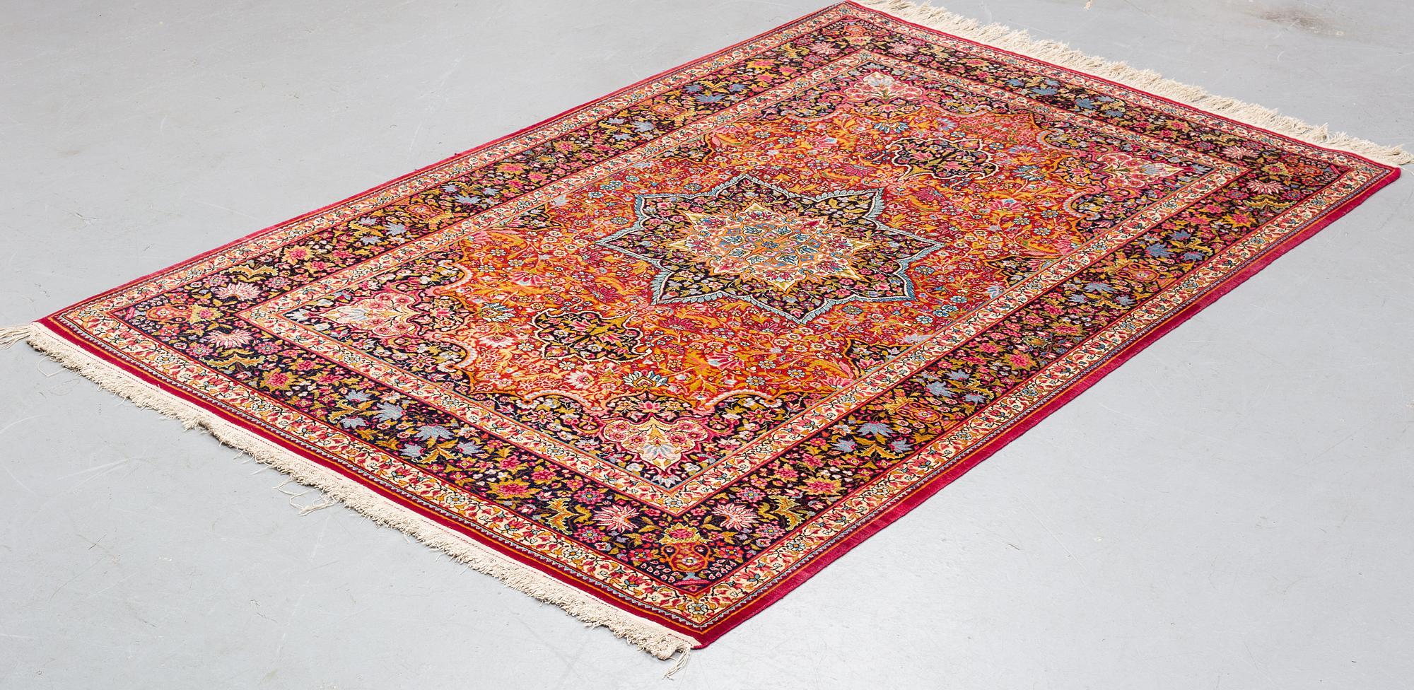 Matto, semi-antique Mashad, ca 224 x 141,5 cm.