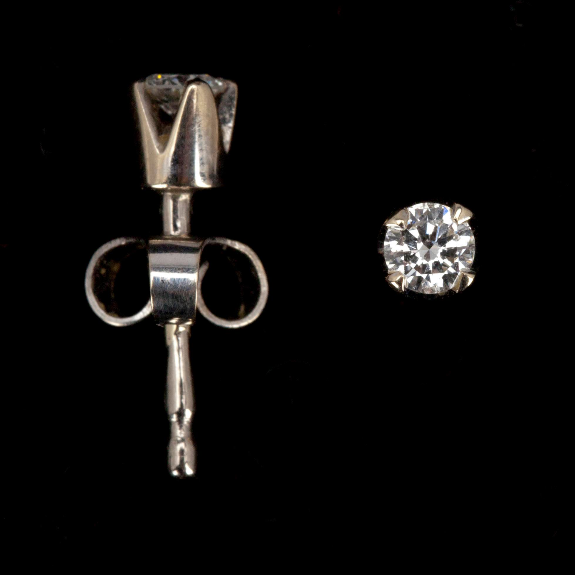 ÖRHÄNGEN, briljantslipade diamanter 0.20 ct. H/vs. 18K guld.