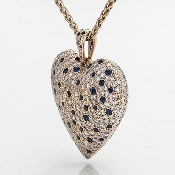 Necklace, 18K white gold with a large heart pendant set with sapphires and diamonds. With Italian and Finnish hallmarks.