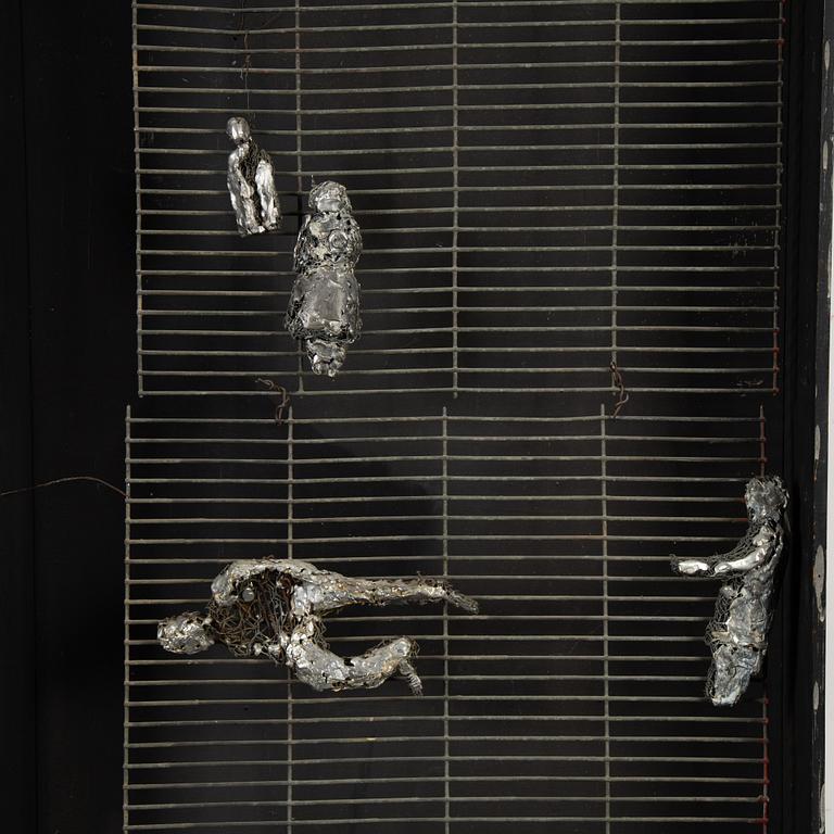 Torsten Renqvist, assemblage i låda, a tergo signerad.