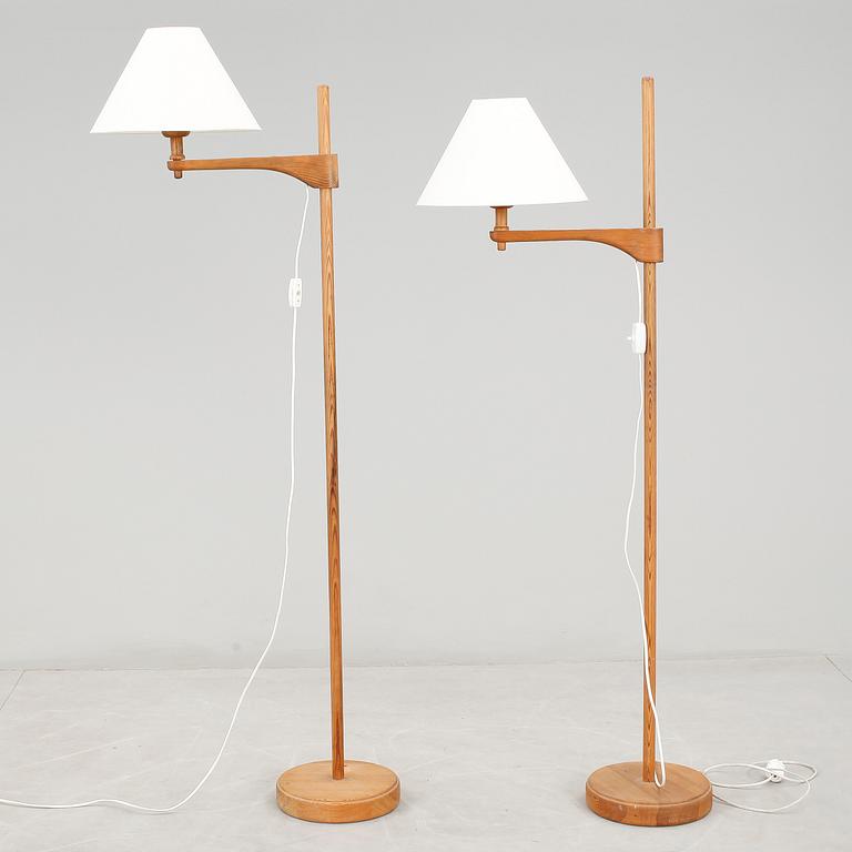 GOLVLAMPOR, ett par. "Staken", Carl Malmsten.