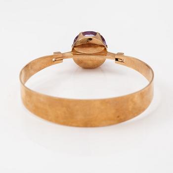 Elis Kauppi, A 14K gold and amethyst bracelet. Kupittaan kulta, Turku 1977.
