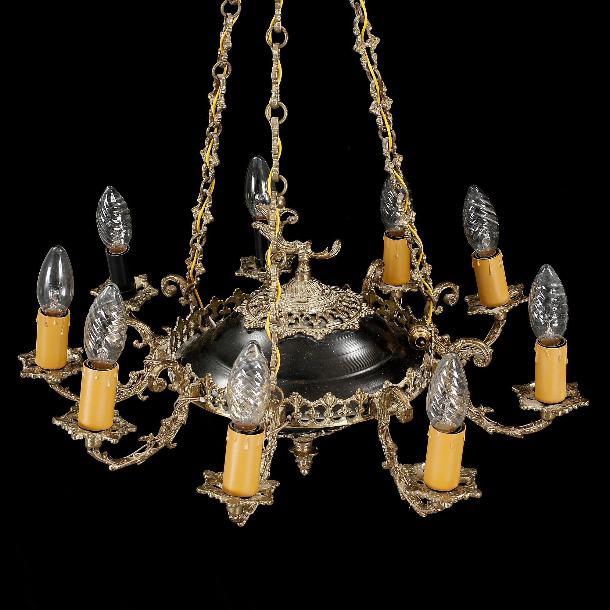 TAKLAMPA, empirestil, 1900-talets tredje kvartal.