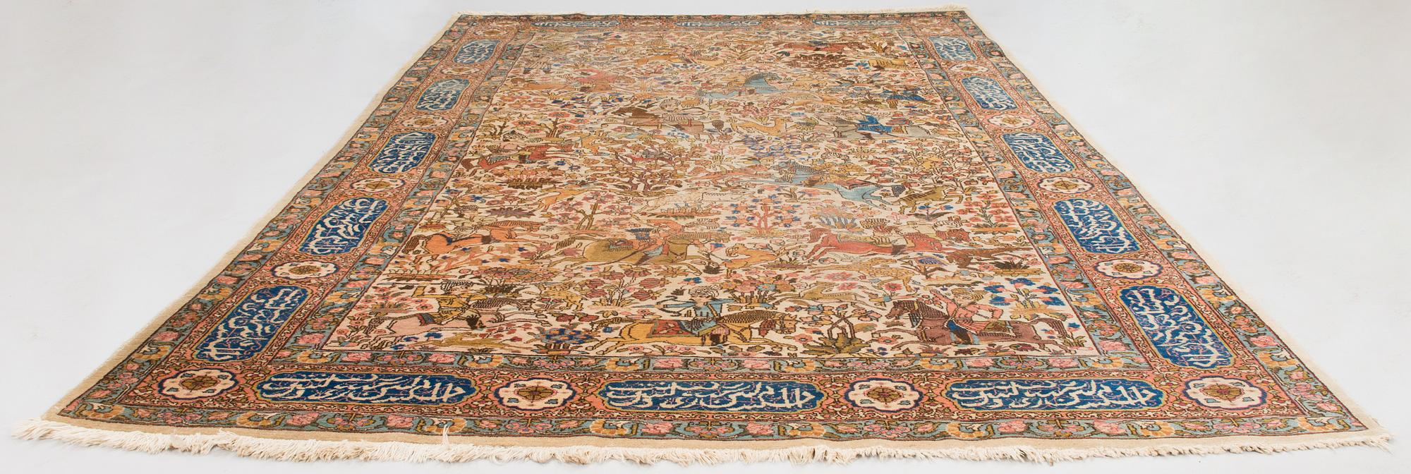 A Täbris carpet. Circa 305x192 cm.