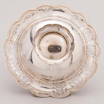 A 1920 silver bread basket, London.