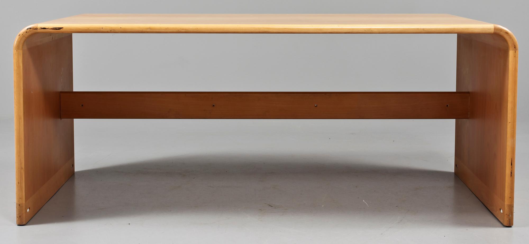 SKRIVBORD samt HURTS, Rud Thygesen och Johnny Sørensen för Erik Boisen, modellen lanserad 1982.