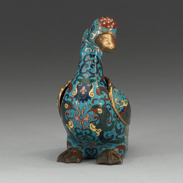 A cloisonné box with cover in the shape of a duck, Qing dynasty (1644-1912).