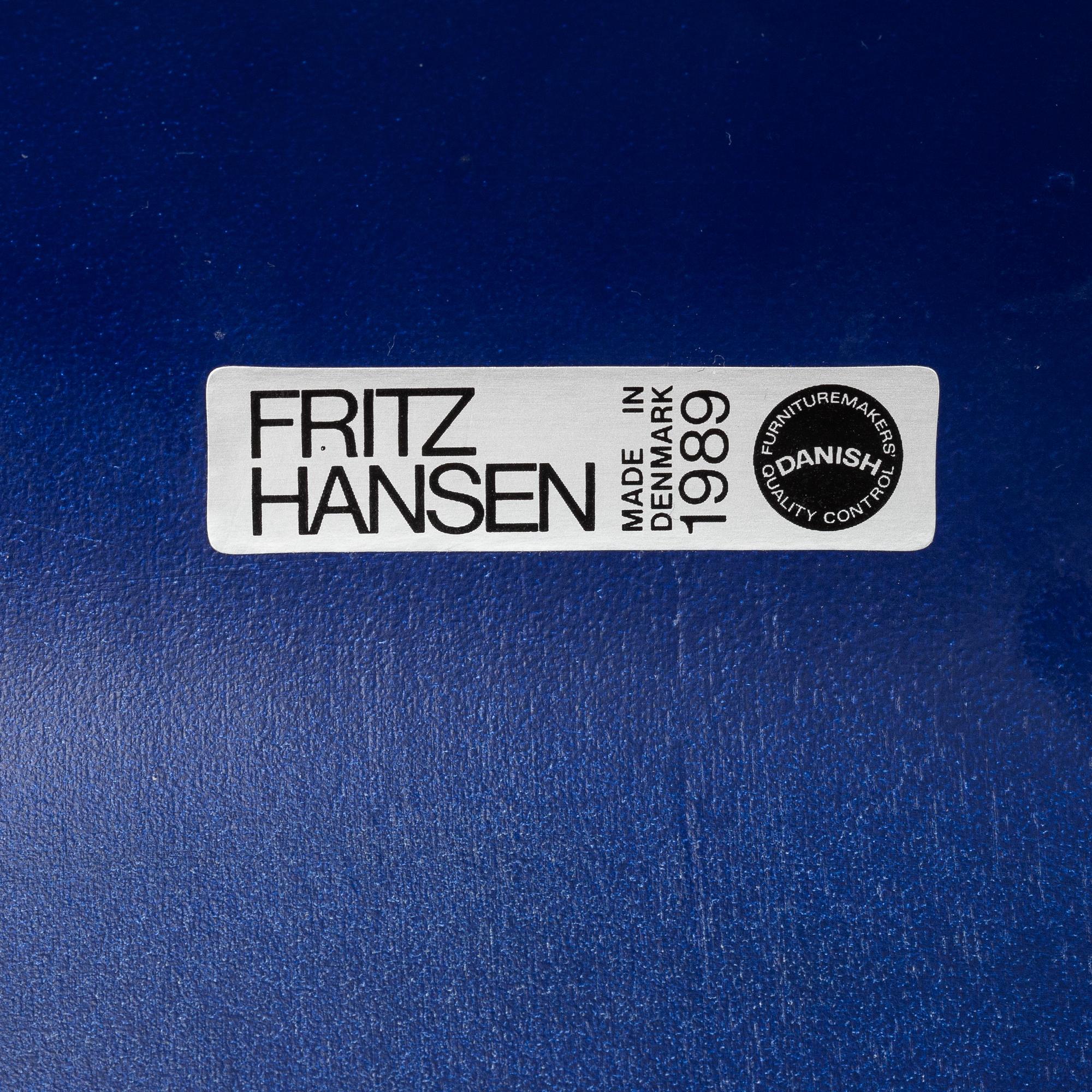 Arne Jacobsen, stolar, åtta stycken, modell "Sjuan" Fritz Hansen, Danmark, 1989.