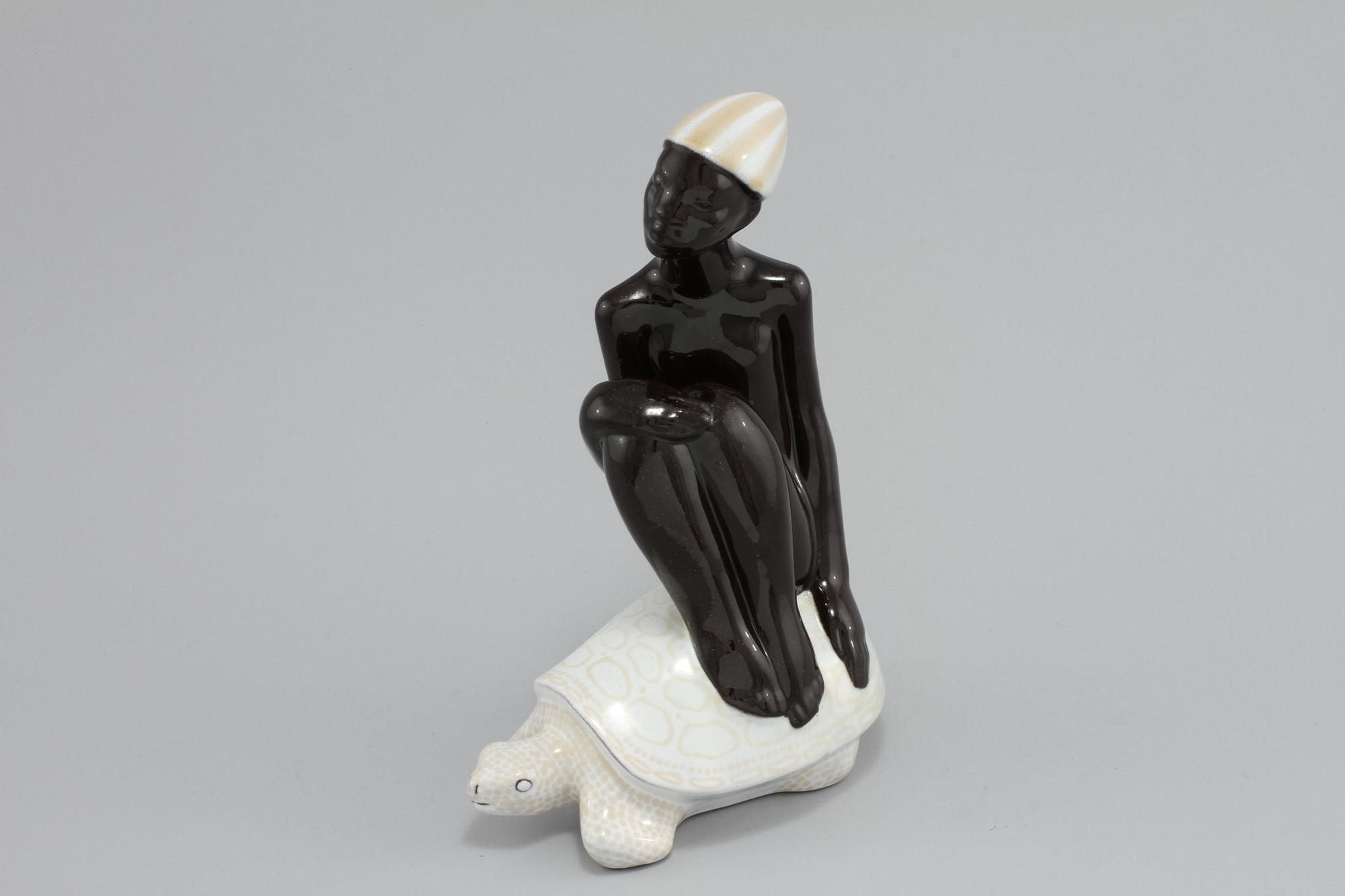 FIGURIN, fajans, Mari Simmulsson, Upsala-Ekeby, 1900-talets mitt.