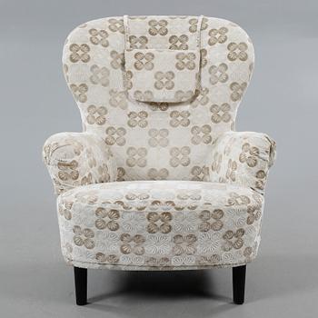 An armchair named "Rundrygg", designed by Carl Malmsten and made by OH Sjögren in 2011.