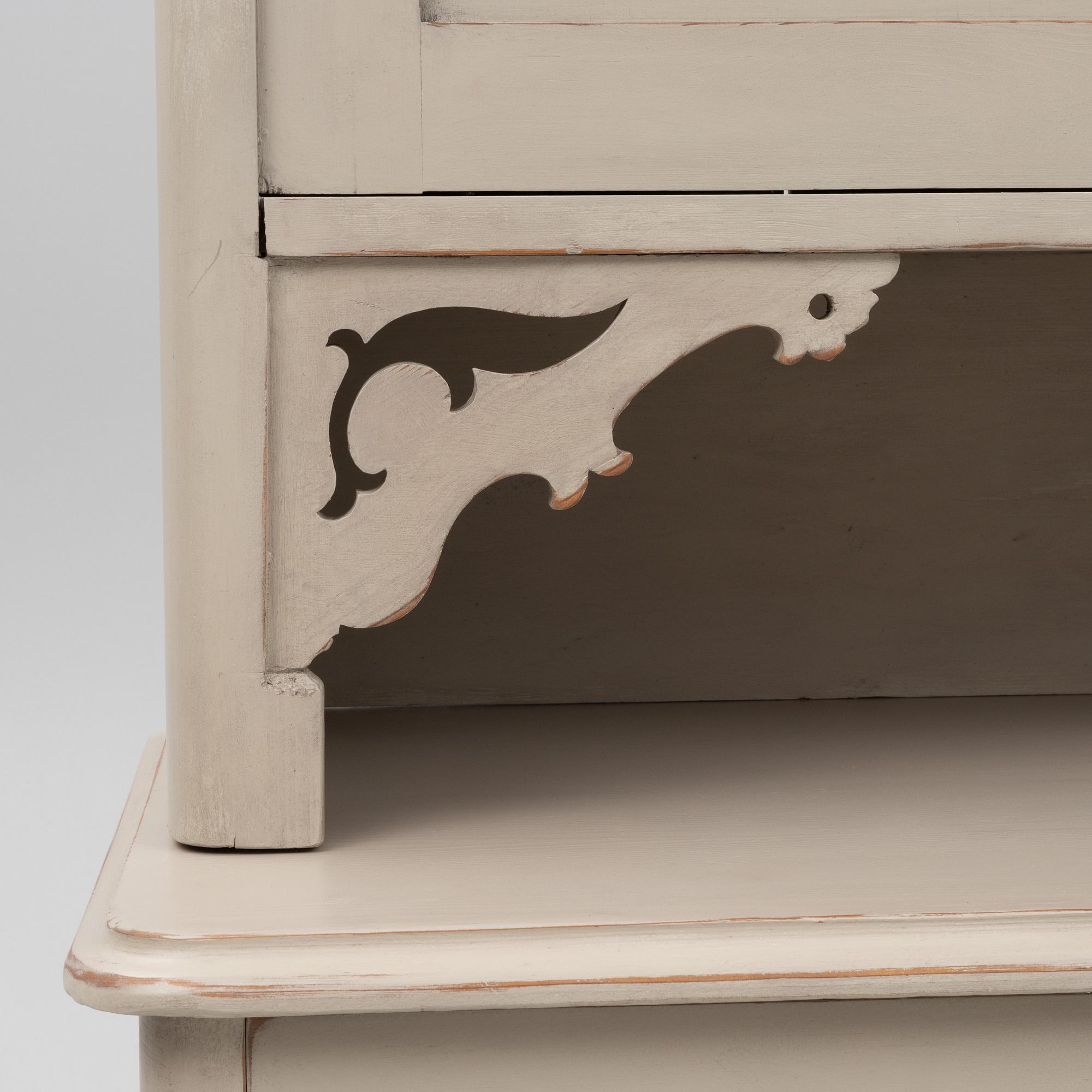 A cabinet, 19th Century.