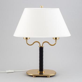 Josef Frank, bordslampa modell 2388, Firma Svenskt Tenn.