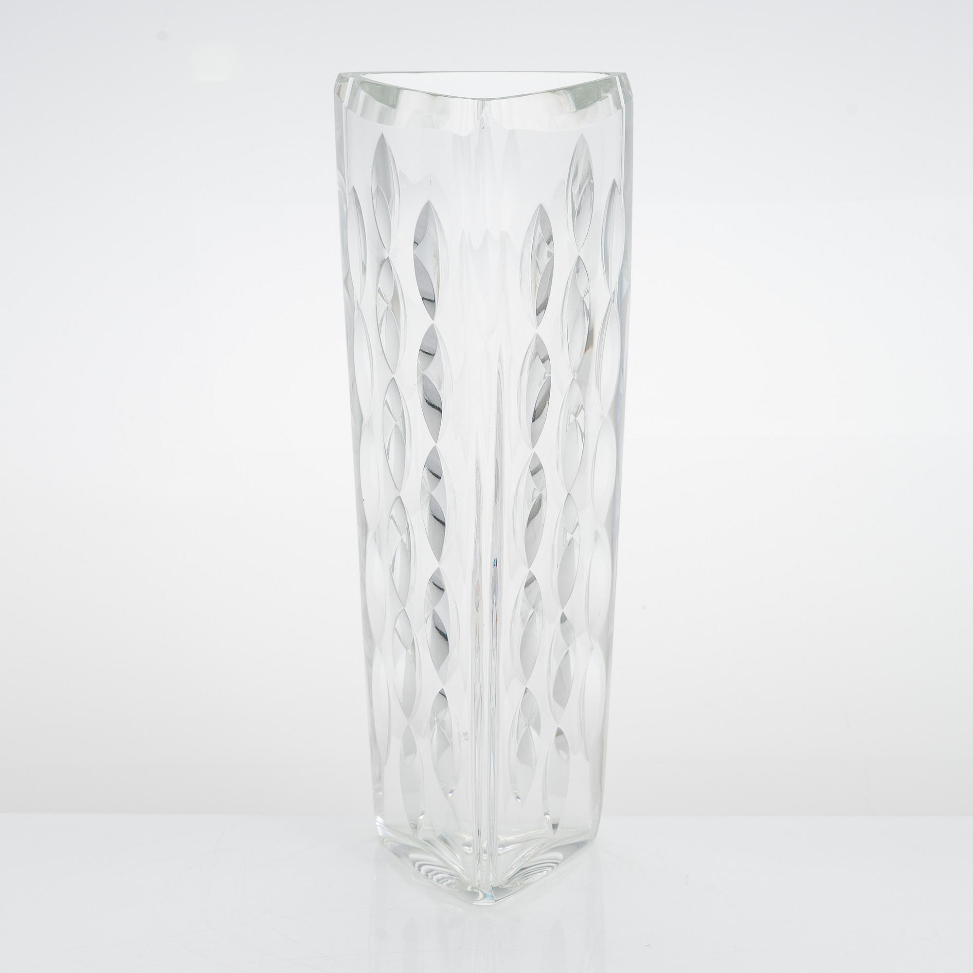 Saara Hopea, a' 1498 / K5 16'' vase for Nuutajärvi Notsjö.