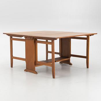 A gate-leg table, first half/mid 20th century.