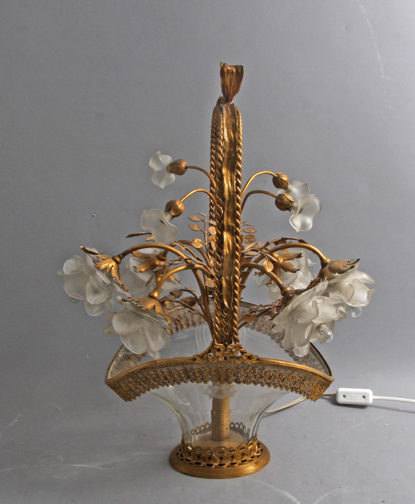 BORDSLAMPA, 1900-tal, förgylld metall och glas.