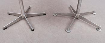 SKRIVBORDSSTOLAR, 2 st, "Oxford", Arne Jacobsen, för Fritz Hansen, Danmark, 1983 respektive 1986.